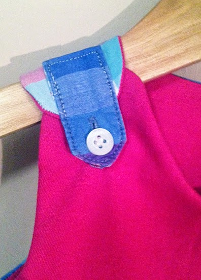 Close up of the shoulders. This was inside the shirt¨s sleeves to ...