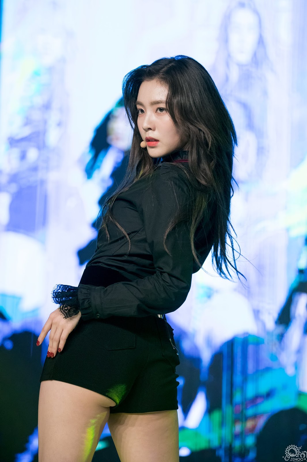 Red Velvet Irene Showcases Her Sexiness In New Performance Daily K Pop News