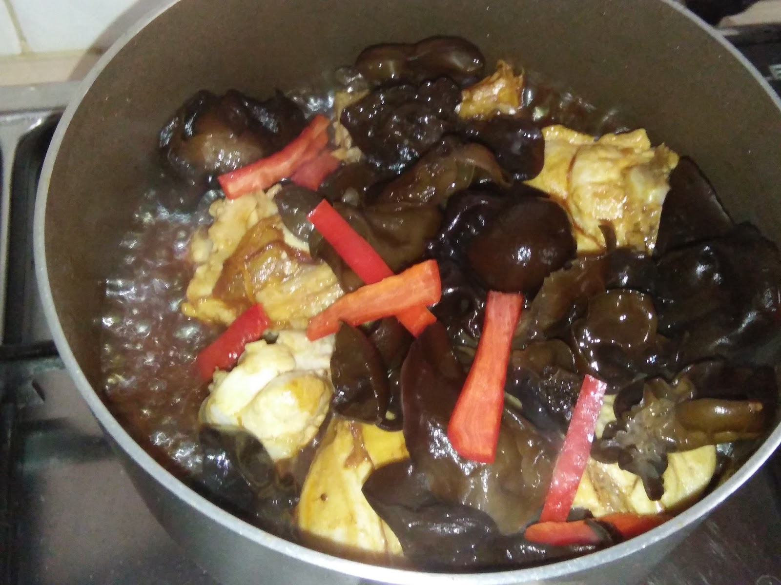 Cooking Pleasure STIR FRY CHICKEN WITH BLACK FUNGUS