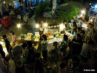 JJ GREEN MARKET, MERCADO NOCTURNO DE FIN DE SEMANA, BANGKOK. TAILANDIA