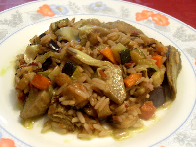 Receta de arroz con verduras y alcachofas.