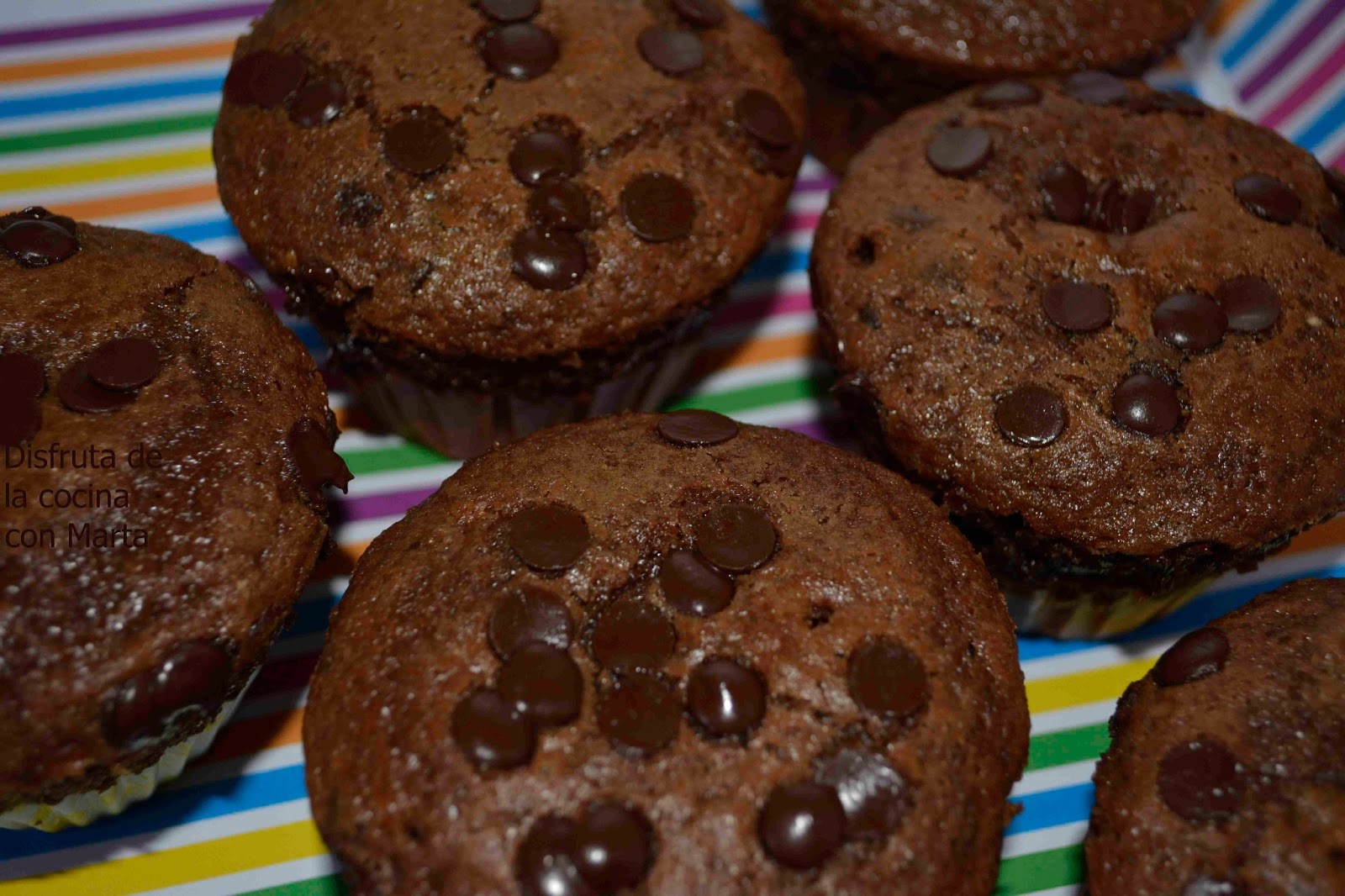 Disfruta de la cocina con Marta Muffins de chocolate con pepitas de chocolate (superchocolateados!)