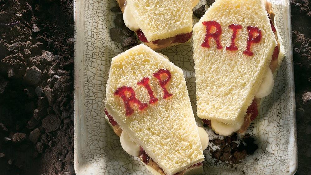 a Halloween-themed sandwich