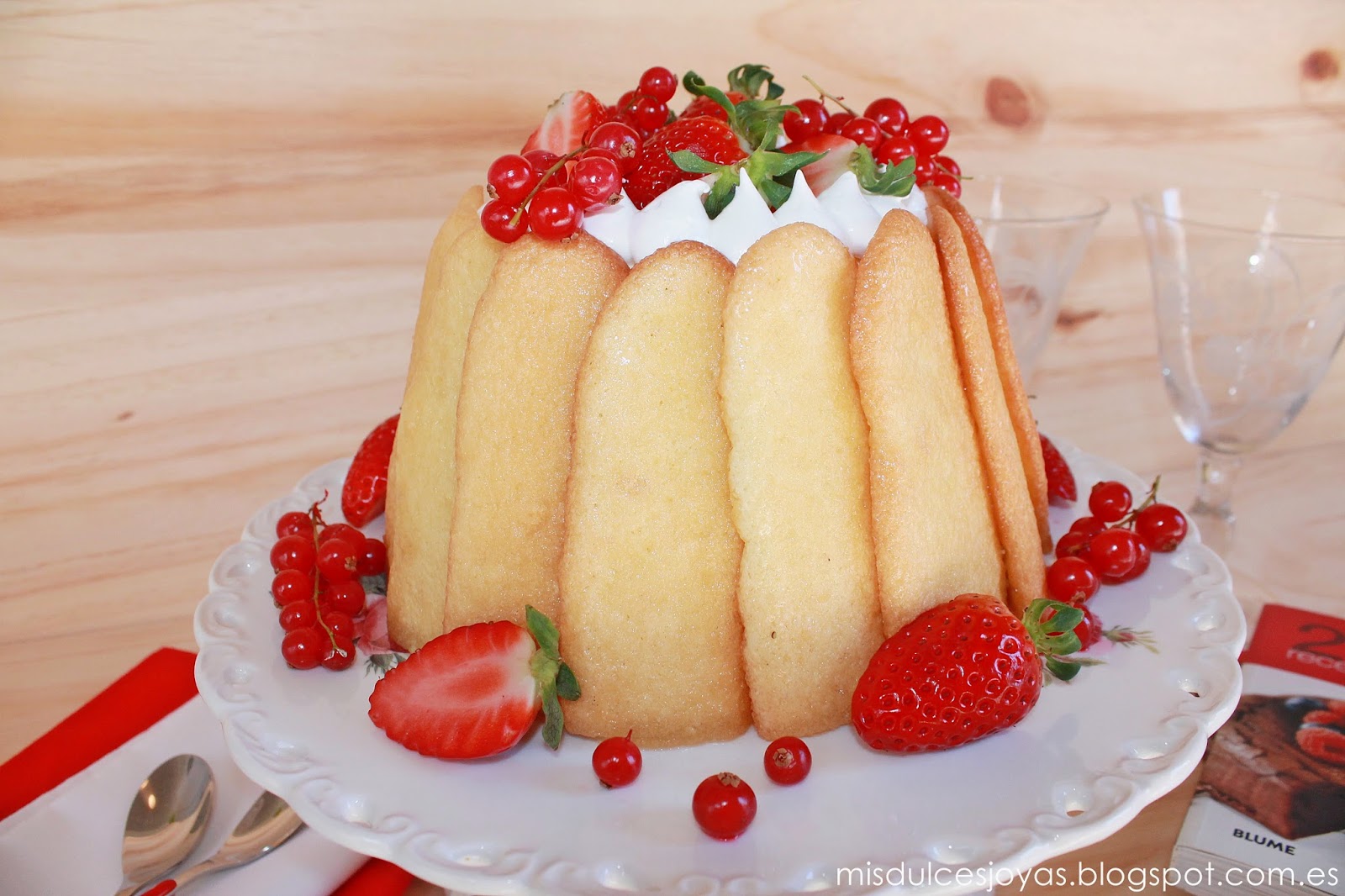 Charlota de fresas y crema bavaroise a la vainilla [Mis Dulces Joyas]