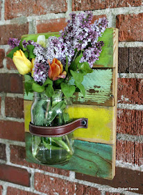 wall vase, scrap wood, pallets, canning jar, mason jar, vase, paint, reclaimed, upcycled, DIY,http://bec4-beyondthepicketfence.blogspot.com/2016/05/mason-jar-wall-vase.html 
