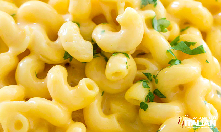 Slow Cooker Creamy Mac and Cheese (With video)
