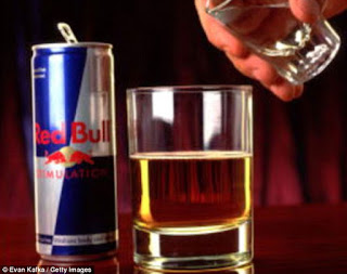 Bebidas energéticas ligadas con alcohol serían la nueva “cocaína” de los jóvenes