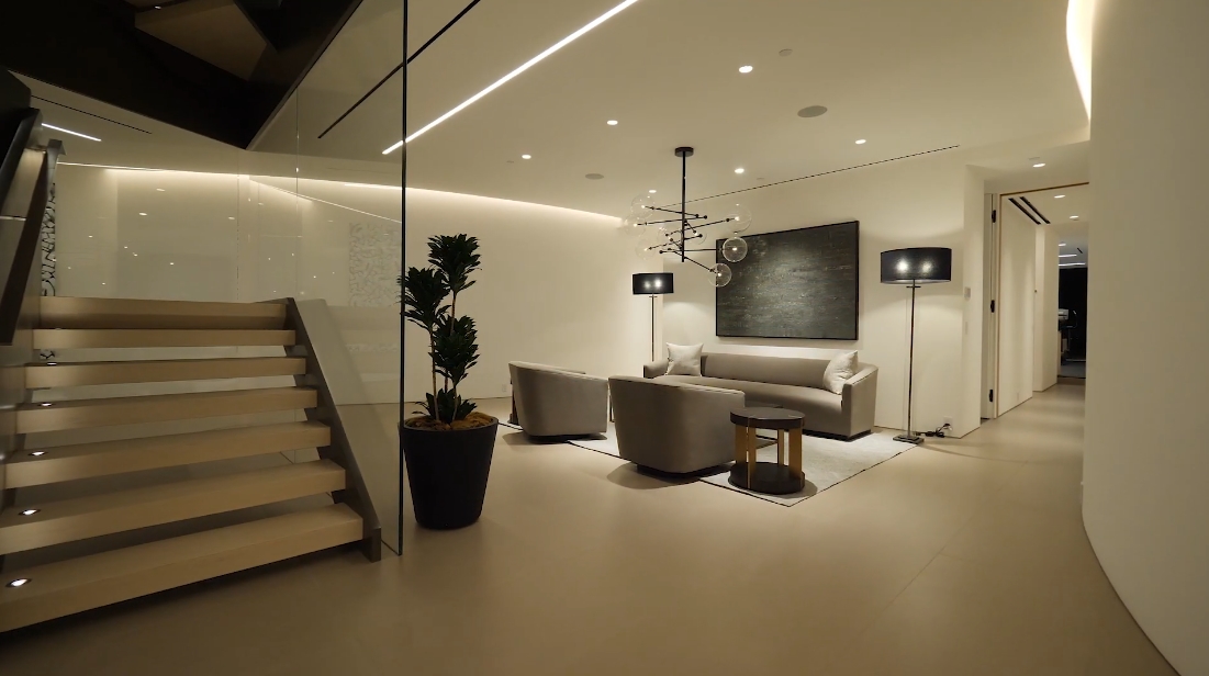 31 Interior Design Photos vs. Tour 11490 Orum Rd, Los Angeles, CA