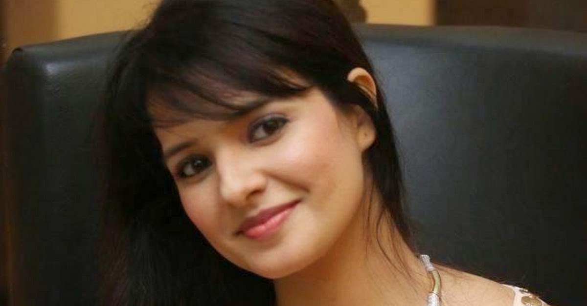 1200px x 627px - Tamil Actress Saloni Aswani Hot Photos in Pink Dress - 9 Pics