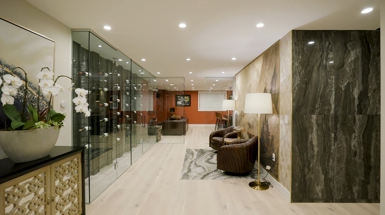 39 Photos vs. Edgemont Blvd, North Vancouver Luxury Home Interior Design Tour