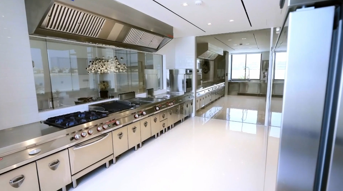 92 Interior Design Photos vs. ONE100, Palm Jumeirah Dubai Luxury Beach Mansion Tour