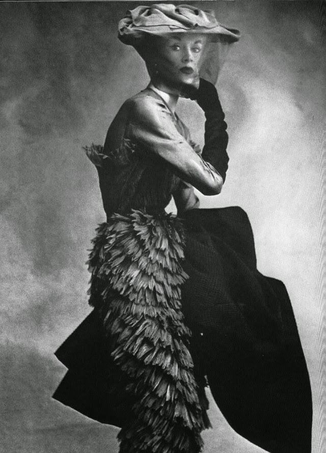 Mysterious Fashion From Between 1940s and 1950s by Cristóbal Balenciaga ...