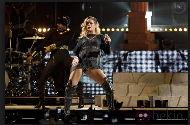 Rihanna Bailando