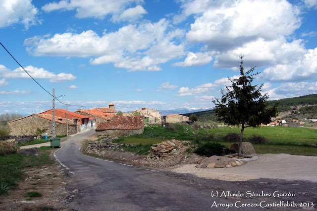 DESDE EL RINCÓN DE ADEMUZ: LA IGLESIA DE SAN JOAQUÍN Y SANTA BÁRBARA EN