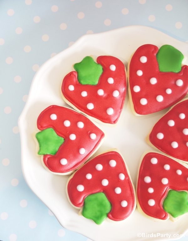DIY Strawberry Shaped Decorated Cookies Recipe - BirdsParty.com