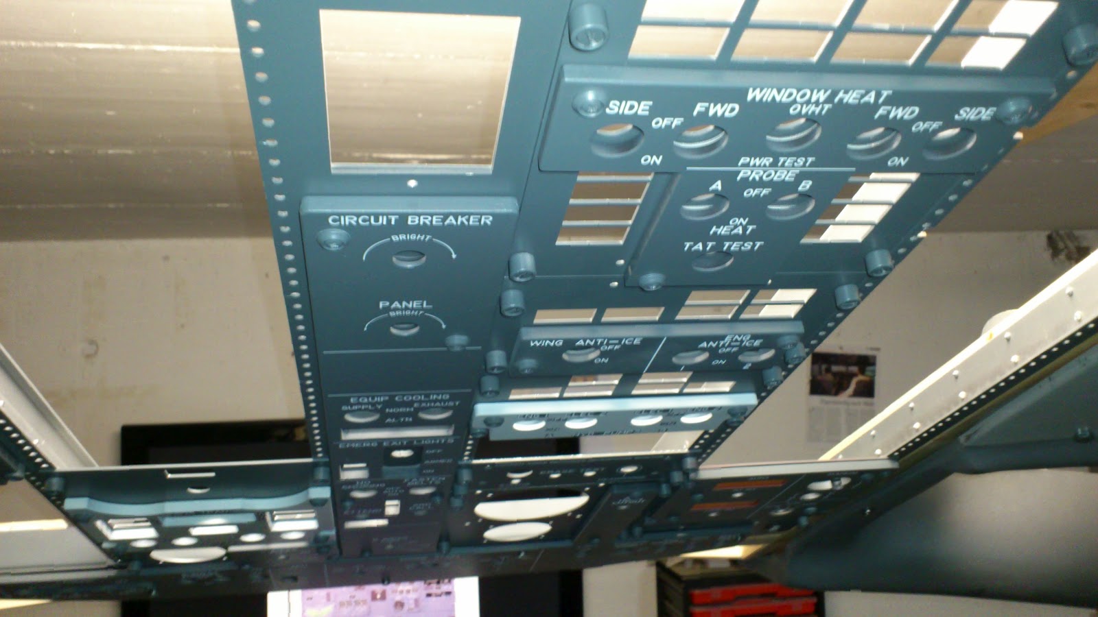 Boeing 737-800NG Fullsize Homecockpit: Boeing Overhead assembling Part 2