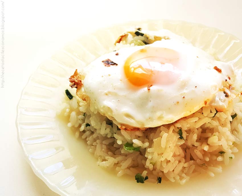 arroz con huevo frito