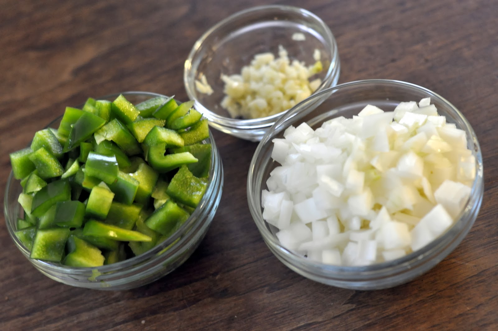 Chopped Green Bell Peppers, Minced Garlic, and Chopped Onion | Taste As You Go