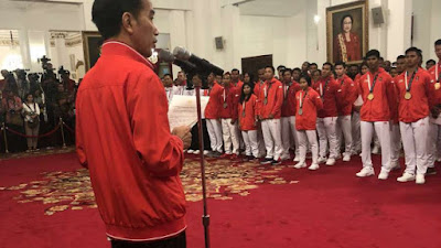 Jokowi Berikan Langsung Bonus Atlet Sebelum Penutupan Asian Games