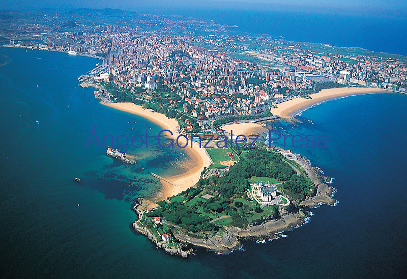 Ángel González Presa SANTANDER DESDE EL AIRE. AIR FROM SANTANDER.