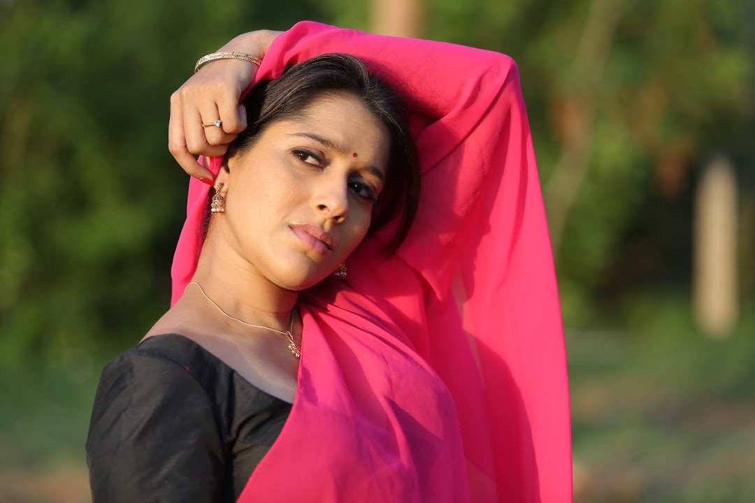 Rashmi Goutham Latest Photoshoot In Pink half Saree