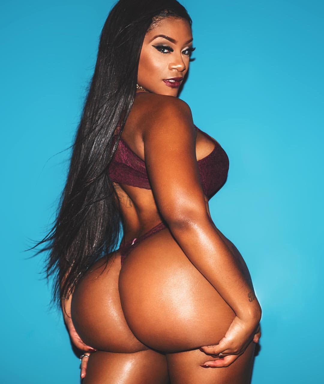 Big thick booty twerk