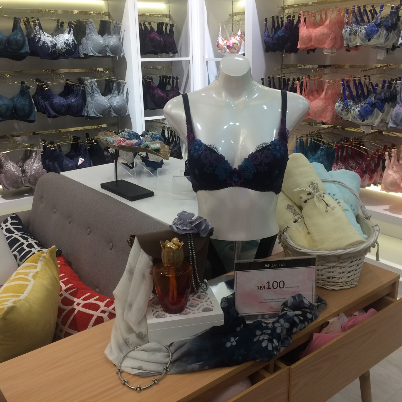 bra shop in sunway pyramid