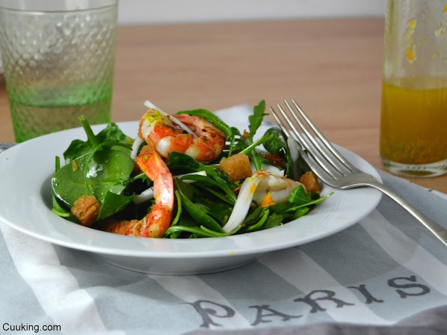 Ensalada gambas vinagreta sésamo cítricos espinacas