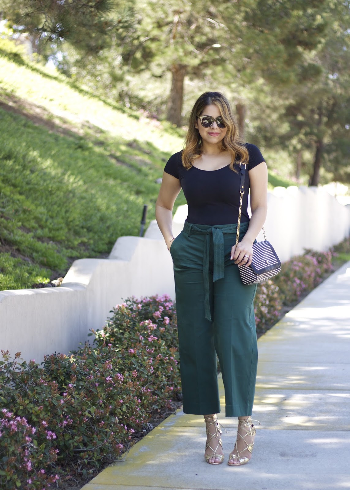Culottes Outfit Banana Republic wide leg pants, how to wear culottes, curvy woman wears culottes, latina blogger in fashion
