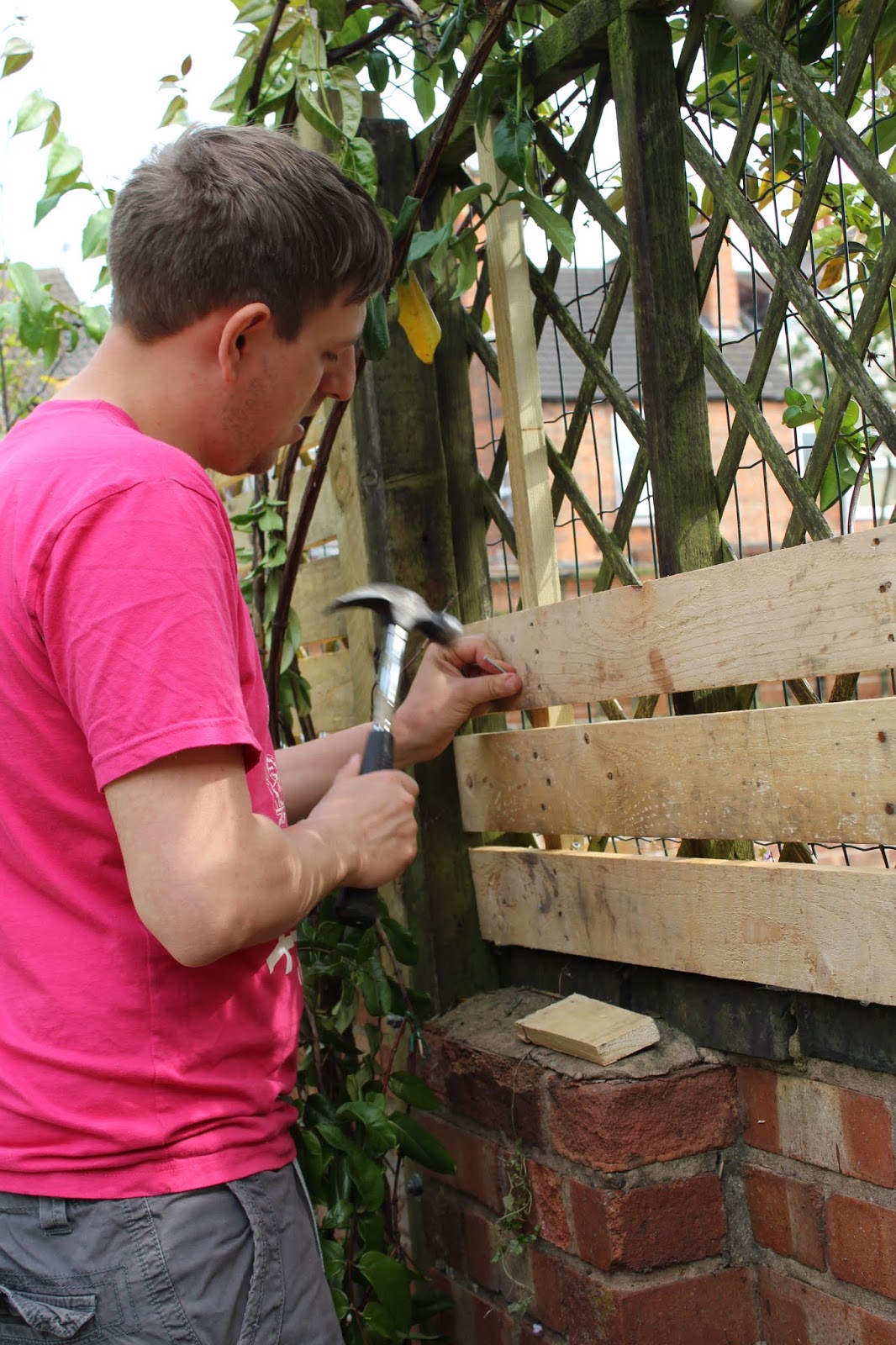 DIY How to Create a Slat Fence with Pallet Wood - Kezzabeth | DIY