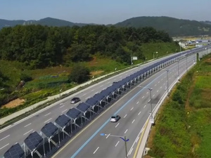 http://objectifterre.over-blog.org/2015/04/une-piste-cyclable-avec-toit-solaire-au-milieu-d-une-autoroute-en-coree-du-sud.html