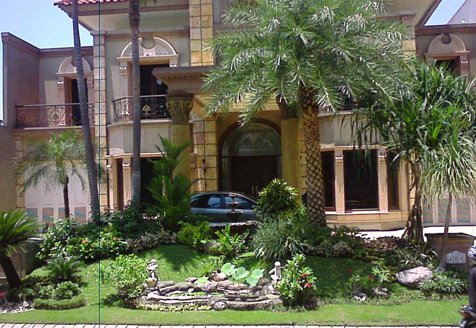 Taman minimalis: taman sub tropis