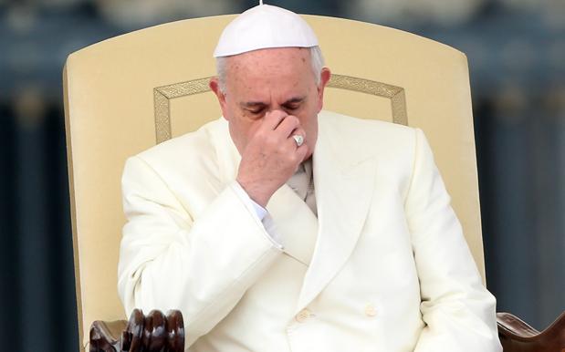 due articoli da leggere Pope-francis-sad