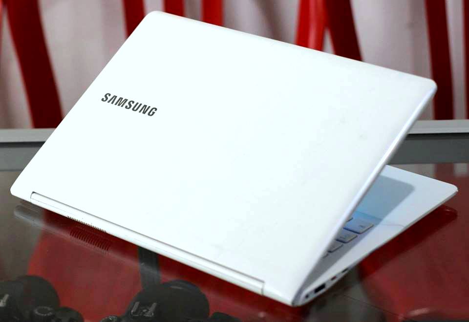 https www belilaptopsecond com 2016 10 jual laptop samsung 905s3g layar sentuh html