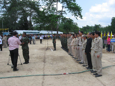 22  เมษายน  2554  ข้าราชการ  ทหาร  เข้าร่วมพิธีเปิด