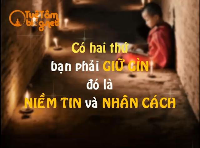 Có 2 thứ bạn phải giữ gìn, đó là niềm tin và nhân cách.