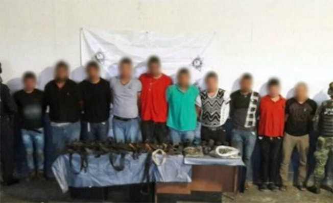 MILITARES DETIENEN ARMADOS a 10 de SUS EX-ALIADOS los "VIAGRAS en MICHOACÁN"....ya no sirven ni les  Screen%2BShot%2B2016-12-12%2Bat%2B08.18.04