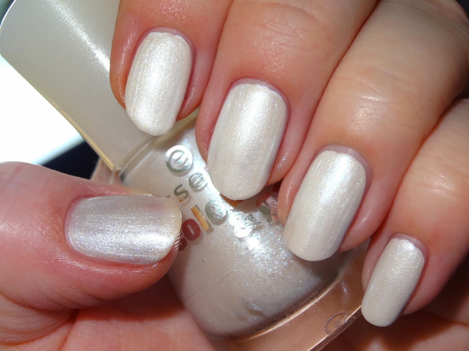 polishlover essence sparkling water lily