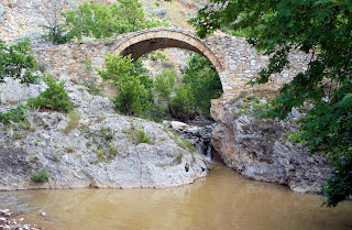 πέτρινο γεφύρι Σάνδρυμος στους Πύργους