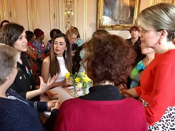 Queen Mathilde met with the winners of  Nobel's Women of Peace Prize at the Royal Palace in Brussels. The meeting takes place in the framework of the Women's Day. The Queen wore Natan Skirt and top