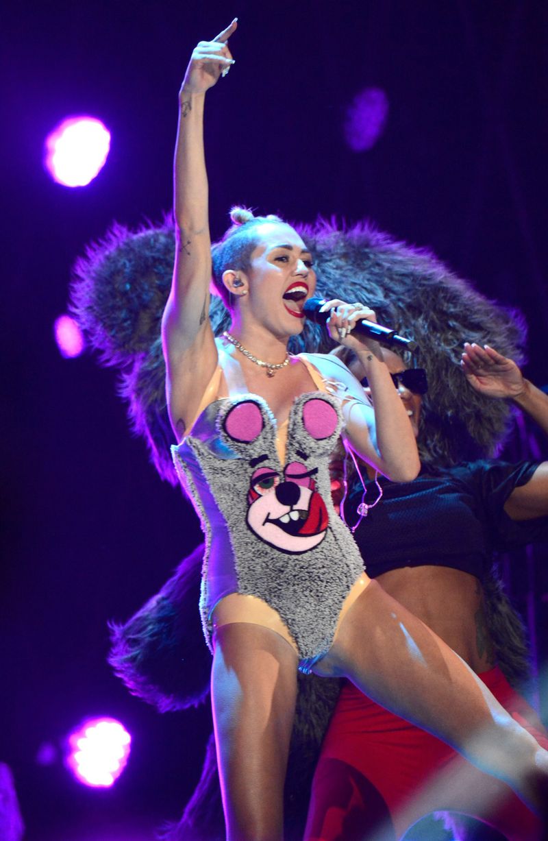 NasBank Blog Miley Cyrus MTV Video Music Awards Performance