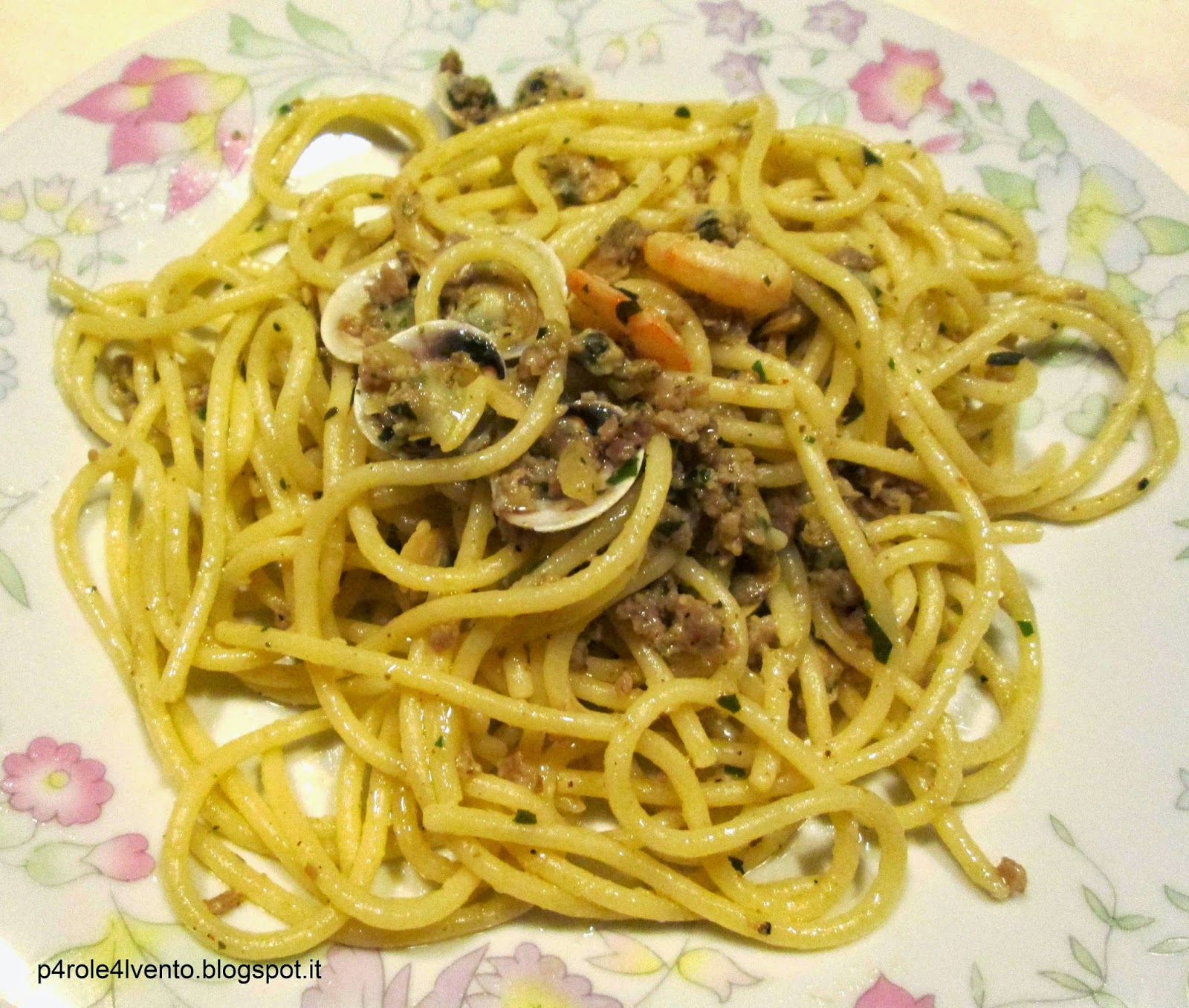 spaghettoni leonessa vongole salsiccia gamberetti e tartufo