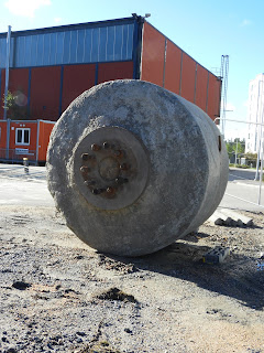 Proppen har gått? Ett fundament för ett tänkt konstverk var det visst.