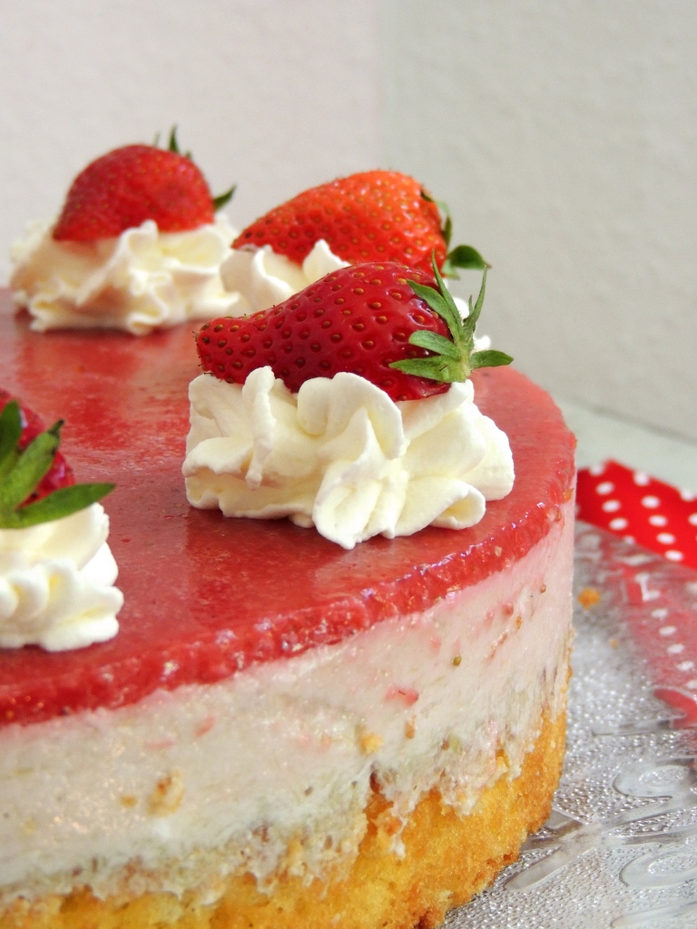 Fruchtig-frische Erdbeer-Rhabarber-Torte ~ Christina&amp;#39;s Catchy Cakes