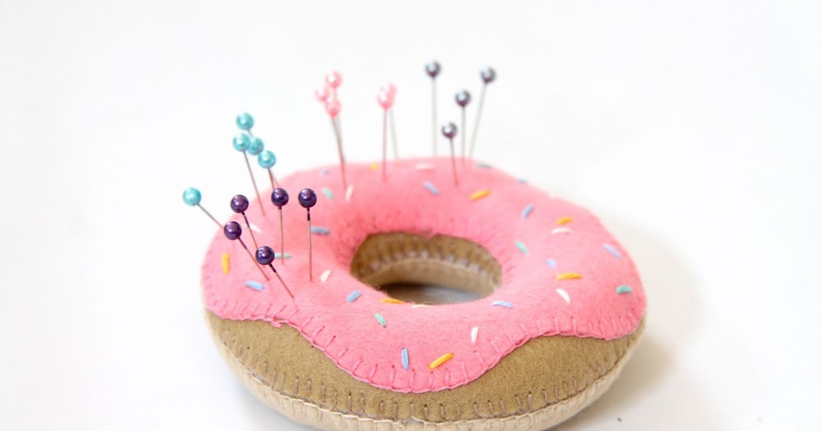 Wrapped Up In Rainbows: Doughnut Pin Cushion Tutorial