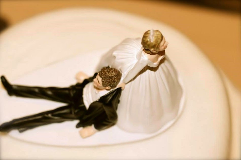 Снится что мужчина женится. Приснилась свадьба кидали конфеты. Видеть во сне свою свадьбу мужчине.