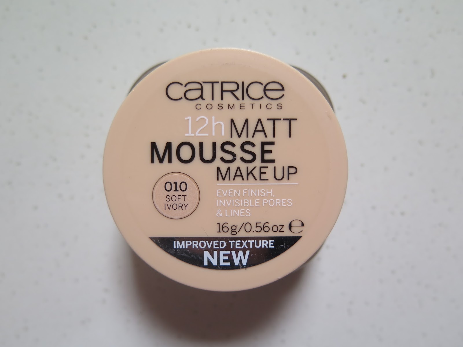 Omzet Polijsten Graf The Blackmentos Beauty Box: Rave Review: Catrice 12h Matt Mouse Make Up in  010 soft ivory!
