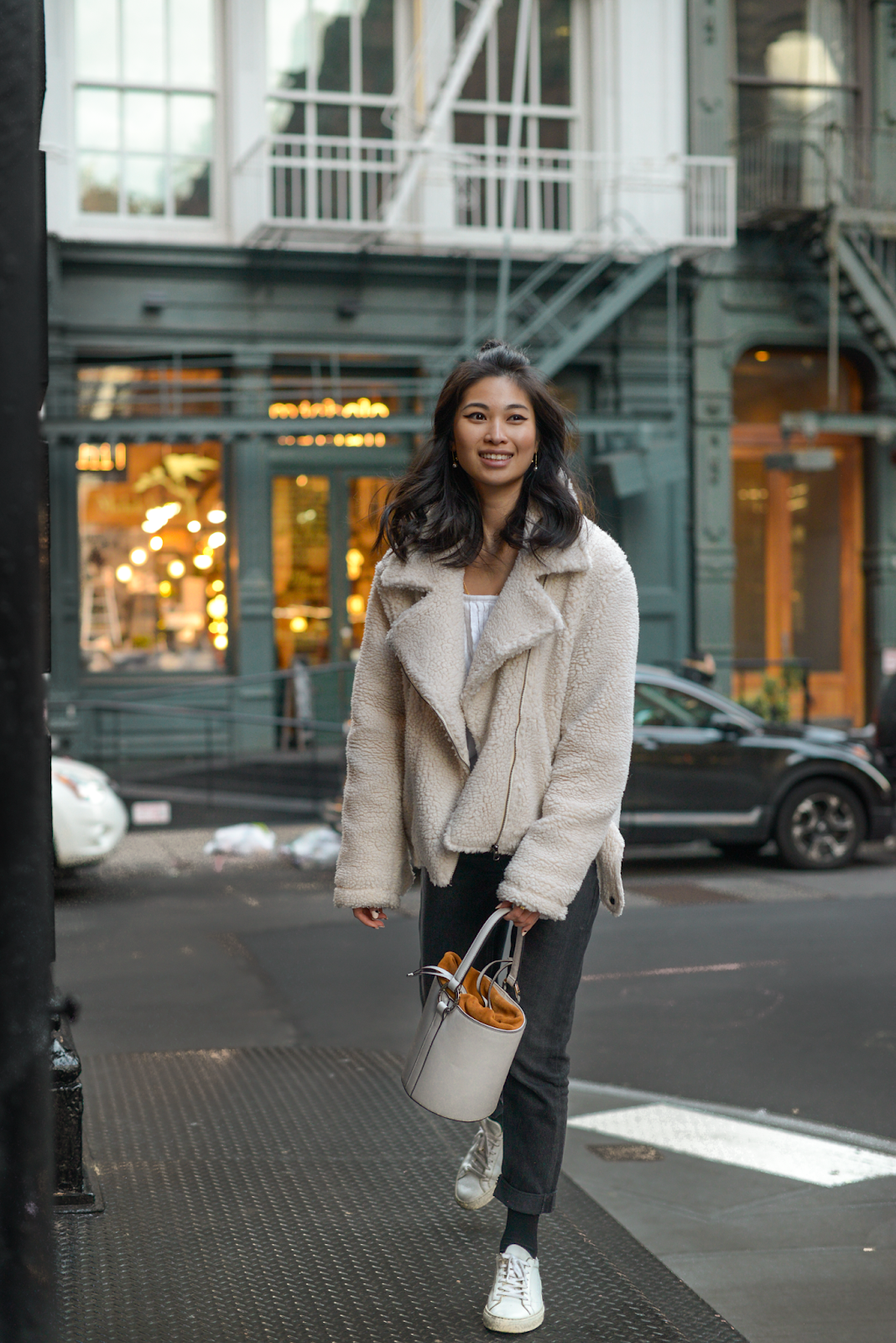 New York winter style, shearling jacket, white bucket bag, simple outfit for exploring NYC streets, NYC street style, Soho fashion, FOREVERVANNY Style, Tokyo and New York Fashion Blogger, Van Le Fashion Blog - December Again / 122018