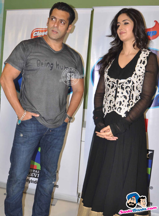 Salman Khan and Katrina Kaif - (6) - Salman Katrina Kaif on the Sets of Indian Idol to Promote ETT