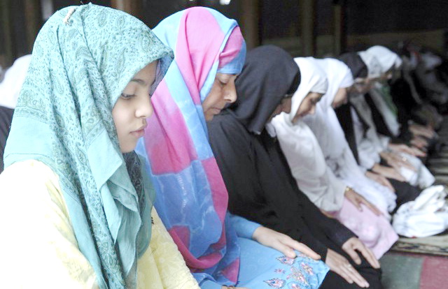 Kisah Wanita yang Rajin Ibadah Tapi Tidak Masuk Surga Karena Menyepelekan Jilbab